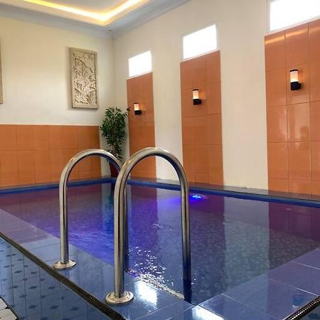 Kayz Villa Batu Dengan Kolam Renang Pribadi エクステリア 写真