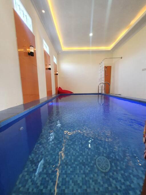 Kayz Villa Batu Dengan Kolam Renang Pribadi エクステリア 写真